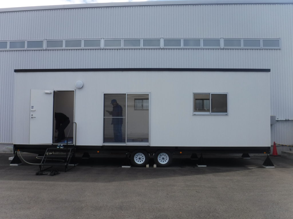 敷地内の受付兼簡易事務所としてクラブ900-1（展示車）をご購入いただきました