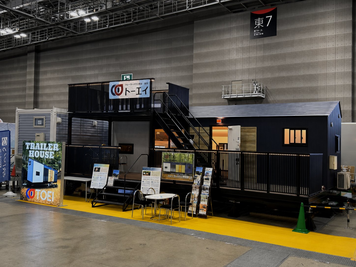 展示会に出展されたトーエイのトレーラーハウス
